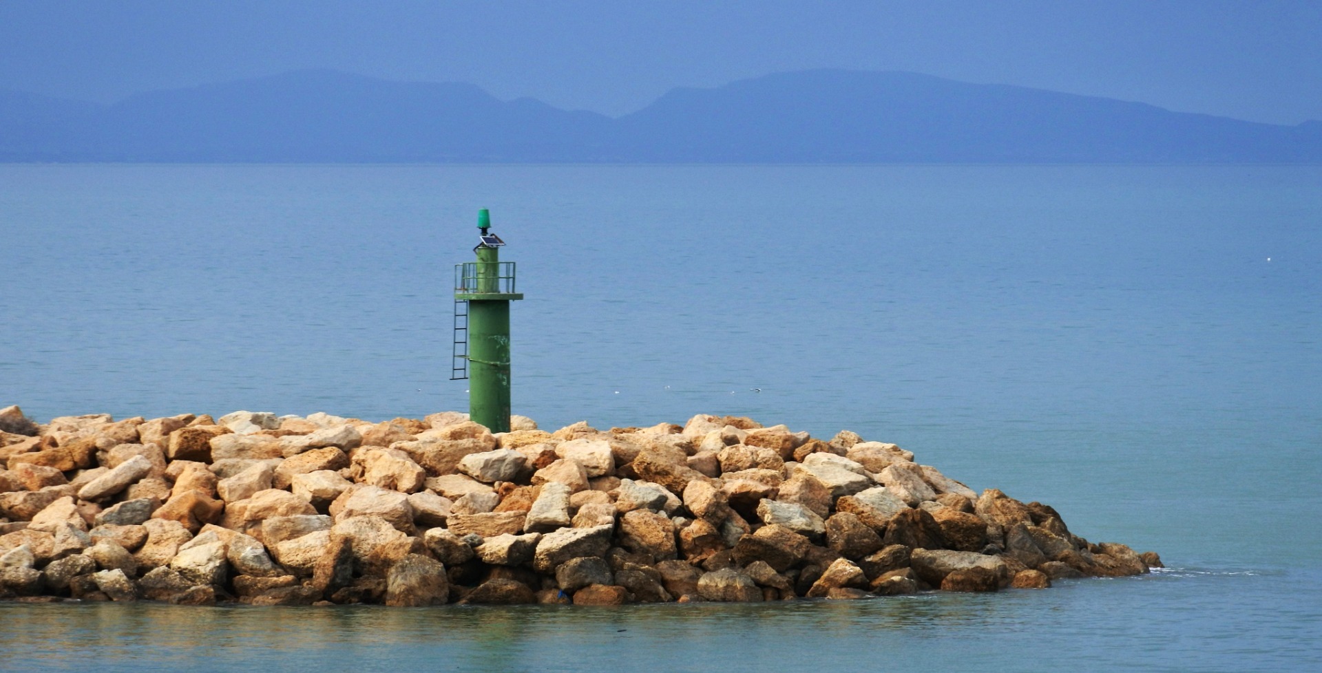 Il faro - Ingresso al porto di Hergla